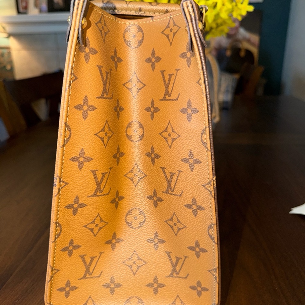 Louis Vuitton OnTheGo MM Reverse Monogram Giant Tote Bag Red Interior - Picture 4 of 8